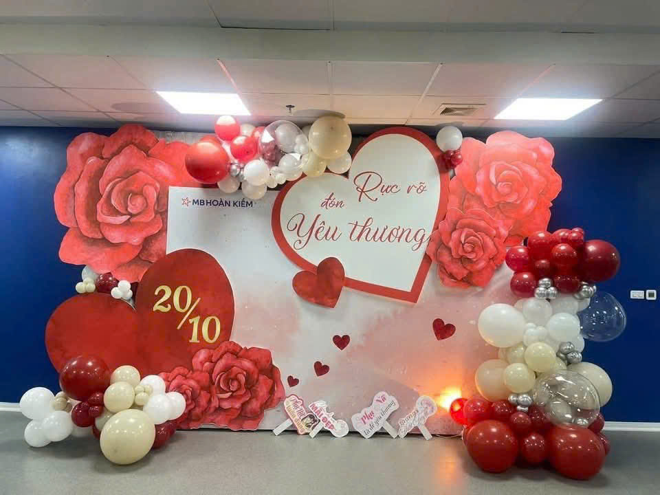 Thi Công Phông Trang Trí 20/10 Tại Cầu Giấy